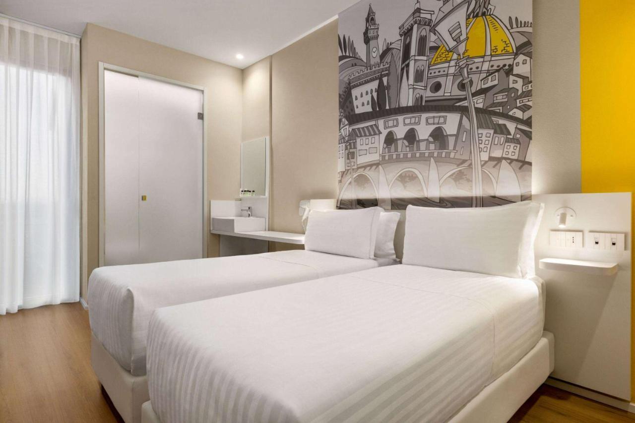 Wyndham Garden Firenze Bagian luar foto