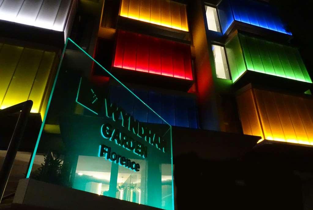 Wyndham Garden Firenze Bagian luar foto